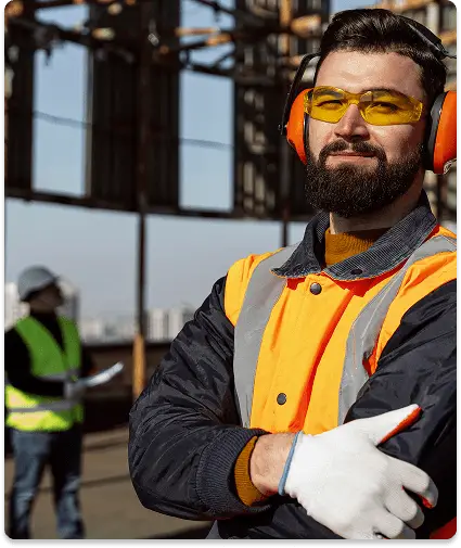 medium-shot-man-posing-with-crossed-arms-1